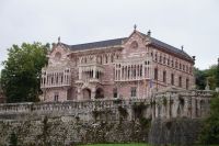 Palacio de Sobrellano (sobre llano - super planum - über Ebene) 