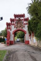 Eingang der ehem. Universidad de Comillas, die von Jesuiten betrieben wird