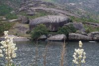 Großer Gneissblock an der Fervenza do Ézaro