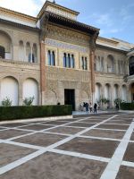 Im Hof des Real Alcázar