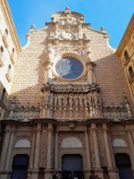 Vor der Kirche von Montserrat 