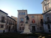 Plaza de la Villa, Skulptur des Maqués de Santa Cruz, Madrid