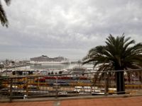 Aussicht auf den Schiffshafen von Barcelona aus dem Bus