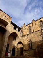 Auf dem Plaça del Rei in Barcelona