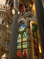 Bunte Fenster der Sagrada Família in Barcelona