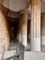 Die Markthalle im Park Güell in Barcelona