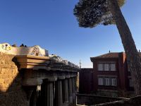 Gewundenen Bank im Park Güell Barcelona