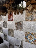 Mosaike im Park Güell in Barcelona