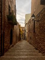 Gasse in Girona, Katalonien