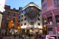 unser Hotel bei Nacht