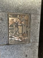 Spanien, Madrid, Plakette der 100 Jährigen (Geschäfte)