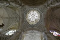 Blick zur Vierung mit Sternengewölbe