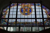 schöne Glasfenster in der Markthalle von Bilbao