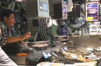 Muschel gefällig? Muschelverkauf in der Markthalle von Bilbao