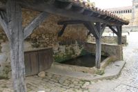 am ehemaligen Waschhaus von Santillana del Mar