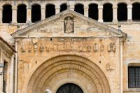 Detailaufnahme der Stiftskirche in Santillana del Mar 