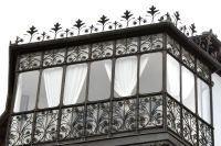 Erker mit Eisenverzierung