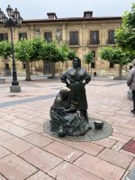 Spanien, Oviedo, Keramikmarkt - Plaza Daoíz y Velarde