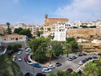 Blick auf Altstadt von Mahon/Kirche Santa Maria/Menorca/Balearen