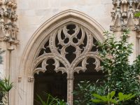 Fenster im gotischen Flamboyant-Stil