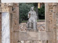 Statue auf dem Bühnenaufbau