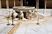 Löwenbrunnen im ehemaligen Harem der Alhambra