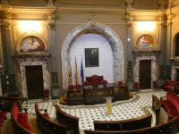 Sitzungssaal im Rathaus von der Tribüne für die Journalisten gesehen