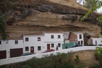 Häuser unterm Felsüberhang - dafür ist Setenil bekannt