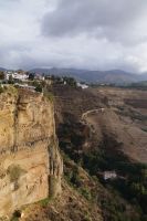 Steil fällt der Berg ab - auch ein Grund, warum Ronda seit Jahrtausenden immer wieder besiedelt wird