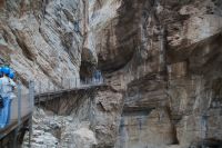Unter dem modernen Caminito del Rey der über 100 Jahre originale Caminito