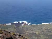 Kraterwanderung, aber immer mit Blick auf den Atlantik.