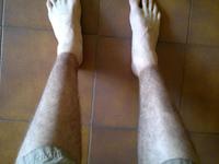 Durch den Staub und die dunkle Erde waren bei den kurzen Hosen - Trägern eindeutige Spuren der Wanderung zu sehen.