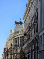Ehemaliges Bankgebäude mit imposanten, gußeisernen Streitwagen auf der Alcala Straße Madrid