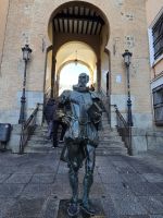 Statue Miguel de Cervantes am Arco de la Sangre Toledo