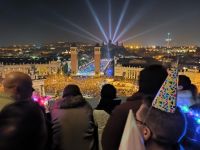 Bester Blick von der Dachterrasse. Barcelona ist auf den Beinen