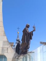 Die Statuen an der Rimse der Almudena Kathedrale - Madrid