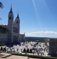 Platz zwischen Almudena und Palacio - Madrid