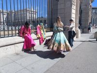 Das Fotoshooting vor dem Palacio - Madrid, Spanien 