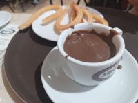 Churros mit Schokolade in Churrería Chocolateria 1902 