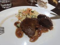 Das Kalbsbraten - Hauptgang im La Cathedral - Madrid, Spanien