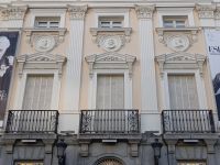 Die Fassade des Teatro an der Plaza de Anna  - Madrid, Spanien 