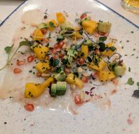 Shrimpscarpaccio mit Granatäpfeln, Mango und Avocado