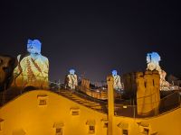 Lichtershow auf dem Dach der Casa Mila, Barcelona  &ndash; &copy; Katrin Jähne (Eberhardt TRAVEL)