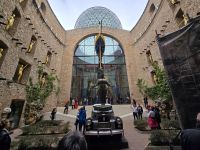 Innenhof Dali Museum, Figueres  &ndash; &copy; Katrin Jähne (Eberhardt TRAVEL)