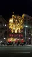 Barcelona - Casa Batlo hell erleuchtet am Abend &ndash; &copy; Anke Nicke (Eberhardt TRAVEL)