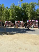 Der Platz wird eifrig von Händlern genutzt &ndash; &copy; Elke Knappe (Eberhardt TRAVEL)