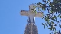 Das neue Kreuz aus Bayern auf Sagrada Familia 2026 &ndash; &copy; Anette Rietz (Eberhardt TRAVEL)