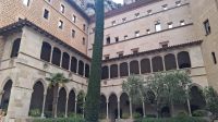 Mittelalter Gebäude Kloster Montserrat &ndash; &copy; Anette Rietz (Eberhardt TRAVEL)