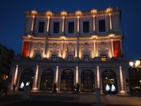 Erster Abendspaziergang - die Oper in der Abendstimmung - Madrid &ndash; &copy; Marieta Beck (Eberhardt TRAVEL)
