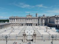 Blick von der Arkaden der Kathedrale auf Palacio Real - Madrid &ndash; &copy; Marieta Beck (Eberhardt TRAVEL)